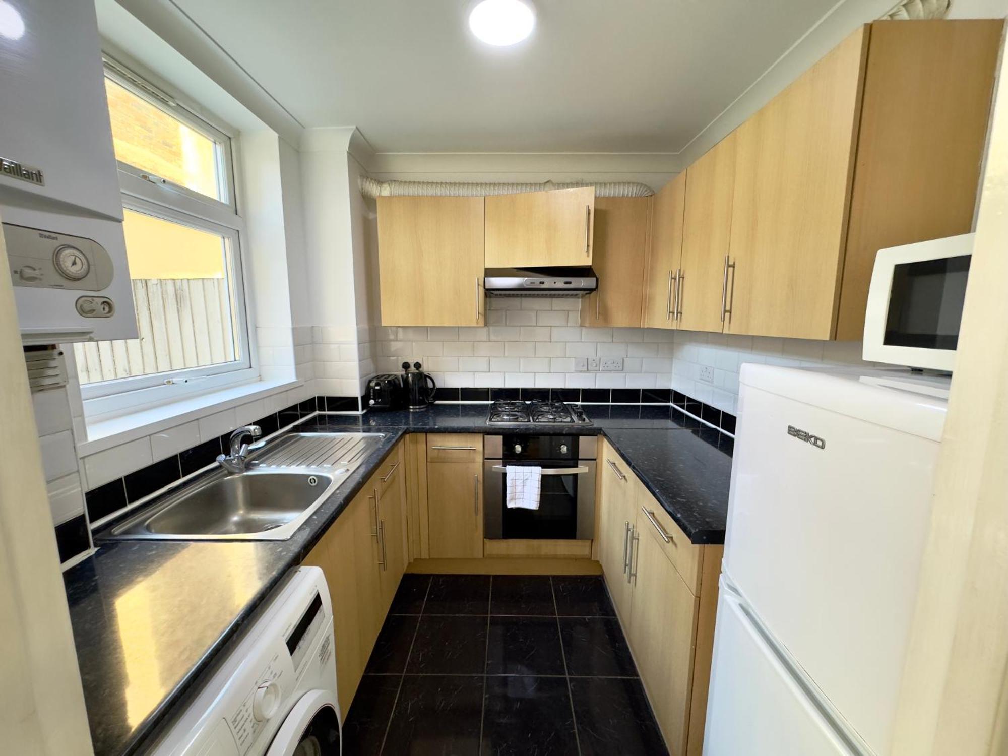 3 Bedrooms Spacious House, Separate Reception, 2 Full Bathrooms, Parking, Garden لندن المظهر الخارجي الصورة